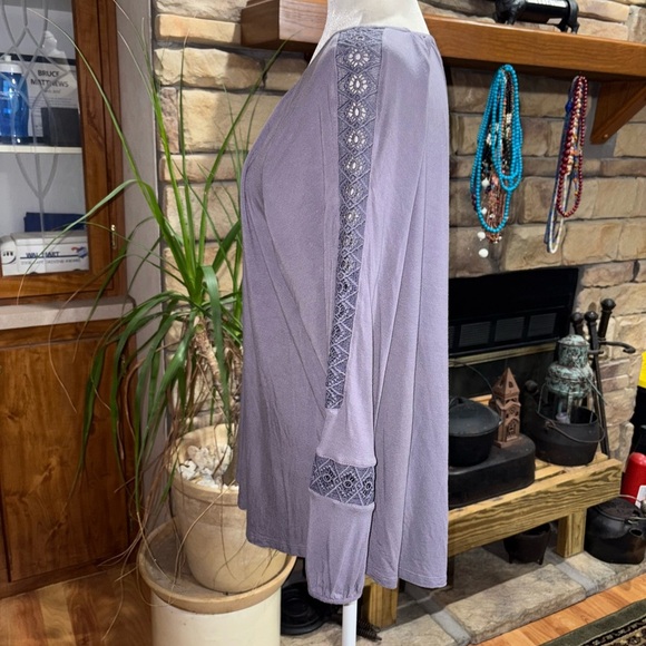 LOFT OUTLET SIZE X-LARGE LAVENDER LONG SLEEVE TOP W/CROCHET LACE ON SLEEVES - Picture 2 of 6
